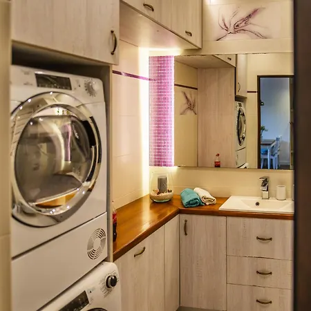 Apartment Rodzinny Relaks Z Ogrodem I Garazem Warsaw
